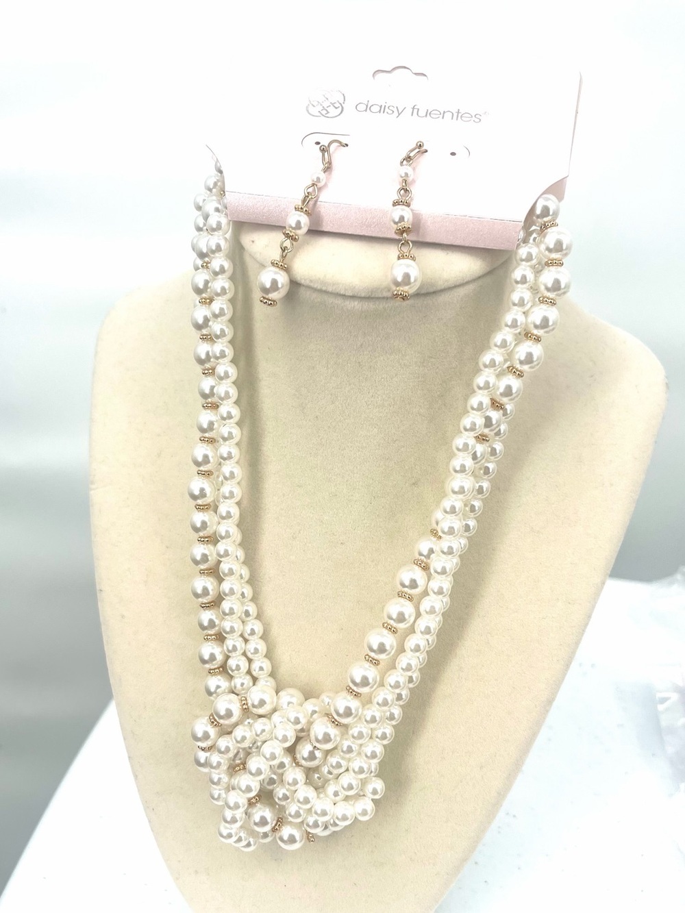 Daisy Fuentes NWT pearl knot necklace earring set
